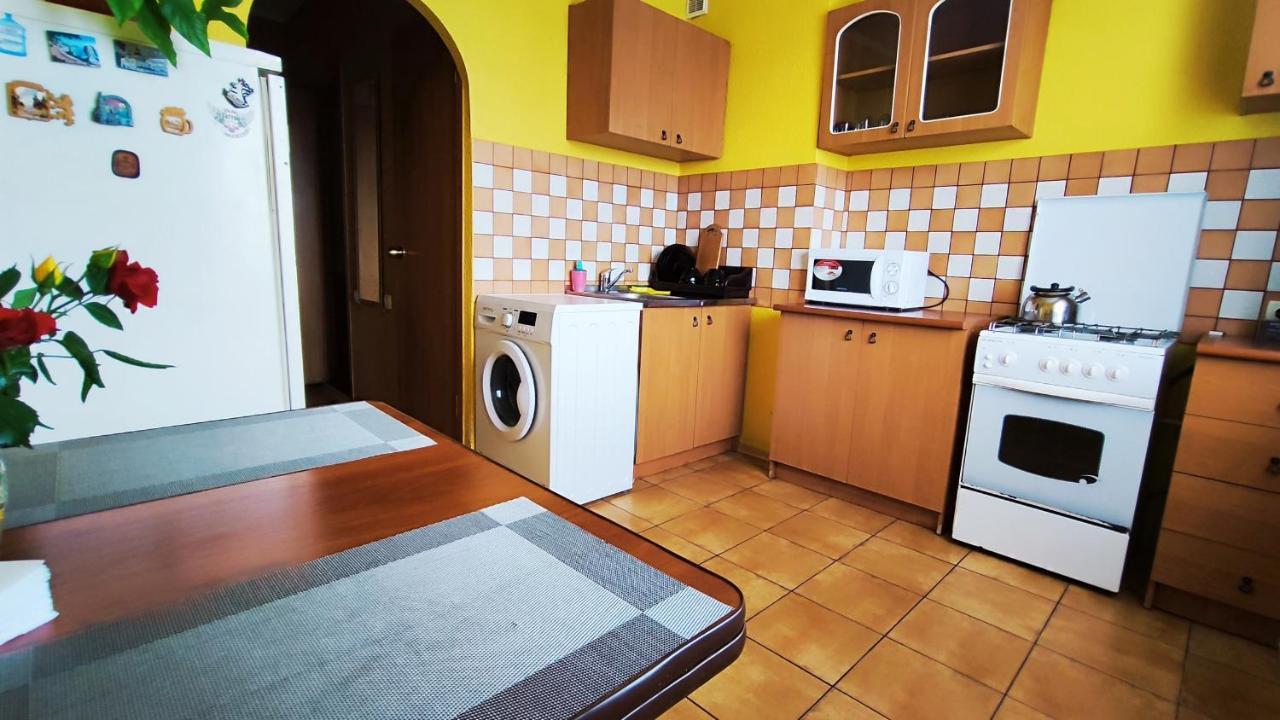 Василя Стуса 10 City Rooms 白采尔科维 外观 照片
