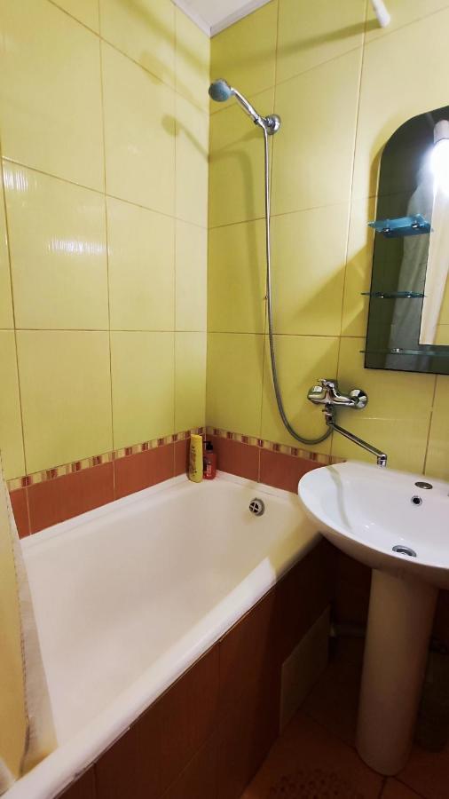 Василя Стуса 10 City Rooms 白采尔科维 外观 照片